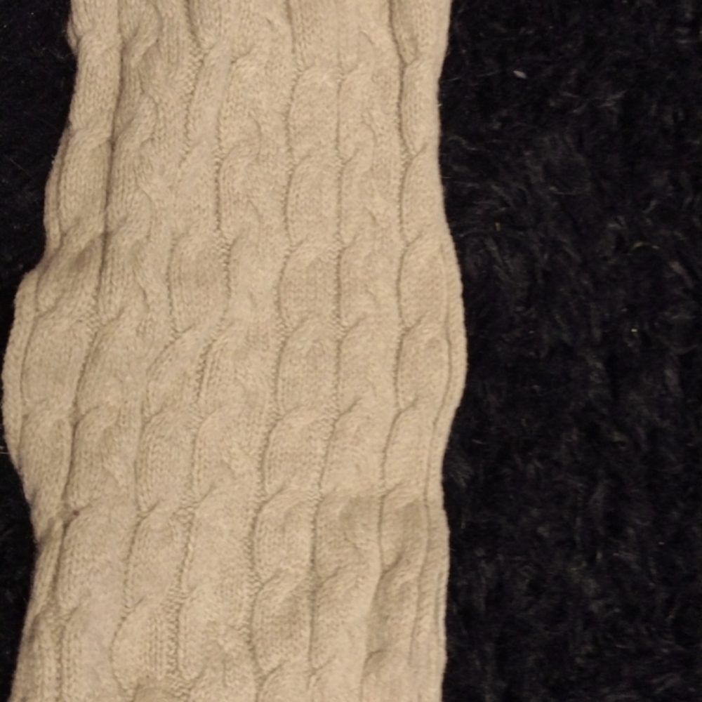 Cable knit scarf
